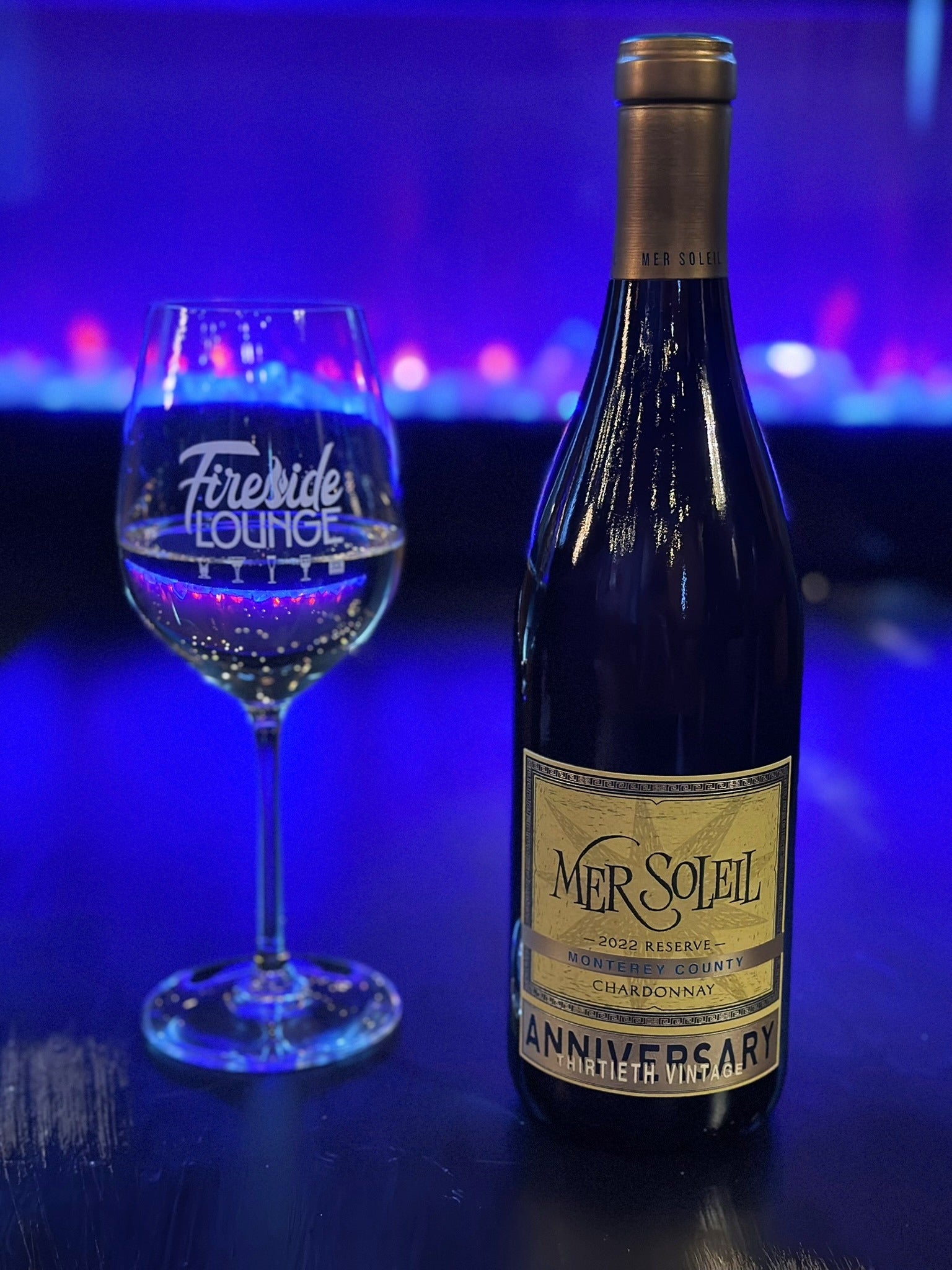 glass-mer-soleil-chardonnay-fireside-lounge